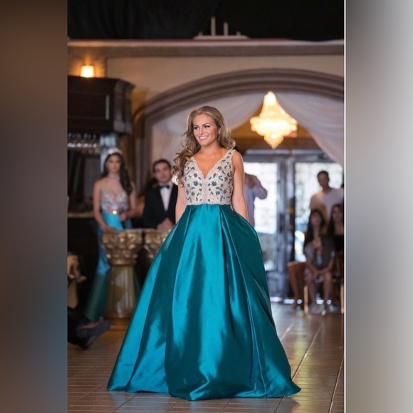 Jovani Teal and Cream Formal prom Dress size 6 - Picture 4 of 8